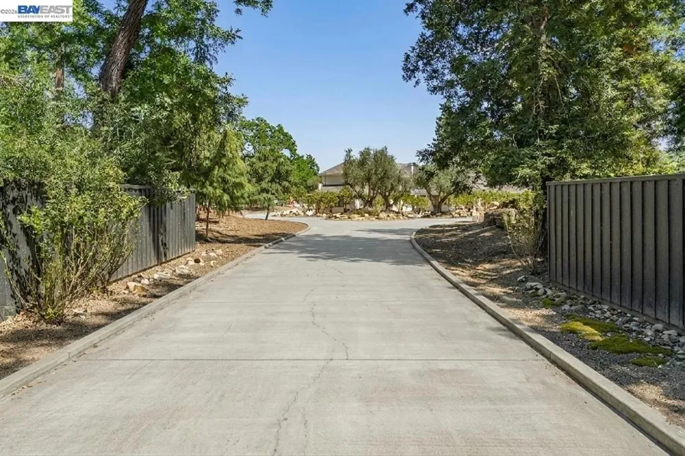 1080 Finley Rd Pleasanton, CA 94588
