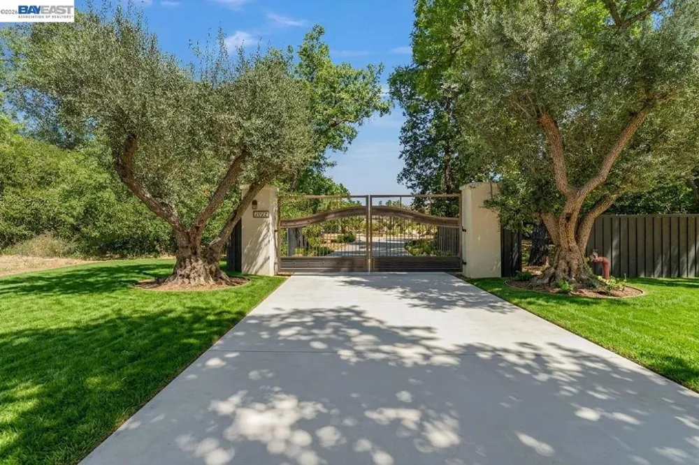 1080 Finley Rd Pleasanton, CA 94588