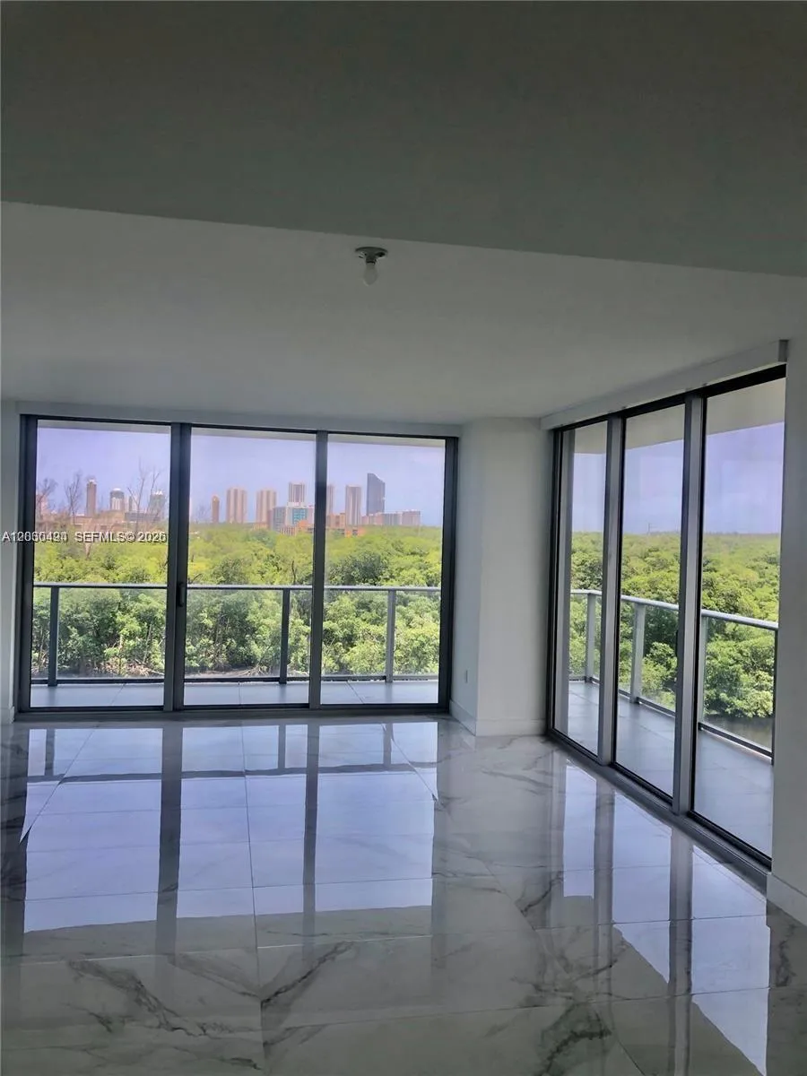 16385 Biscayne Blvd #621