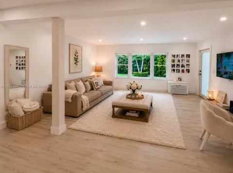 1905 Alamanda Dr