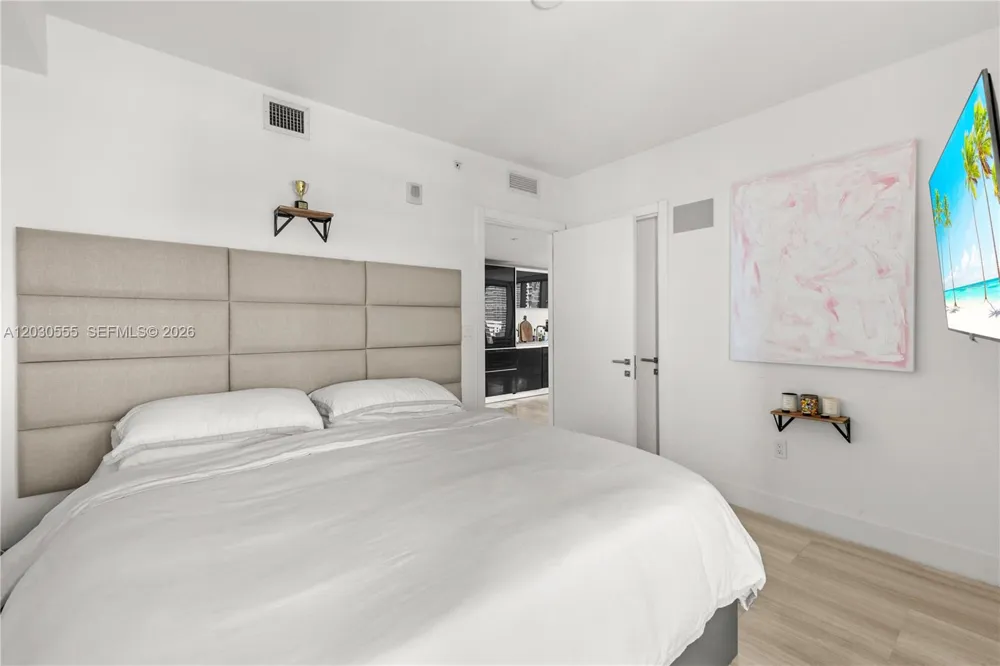 1451 Brickell Ave #1706 Miami, FL 33131