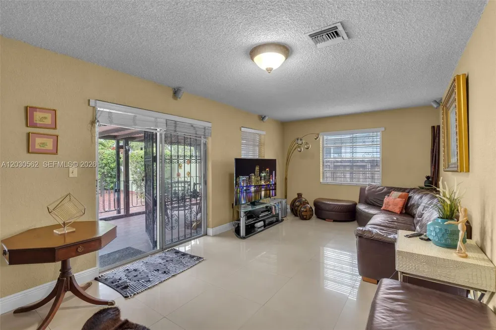 1320 SW 84th Ave Miami, FL 33144