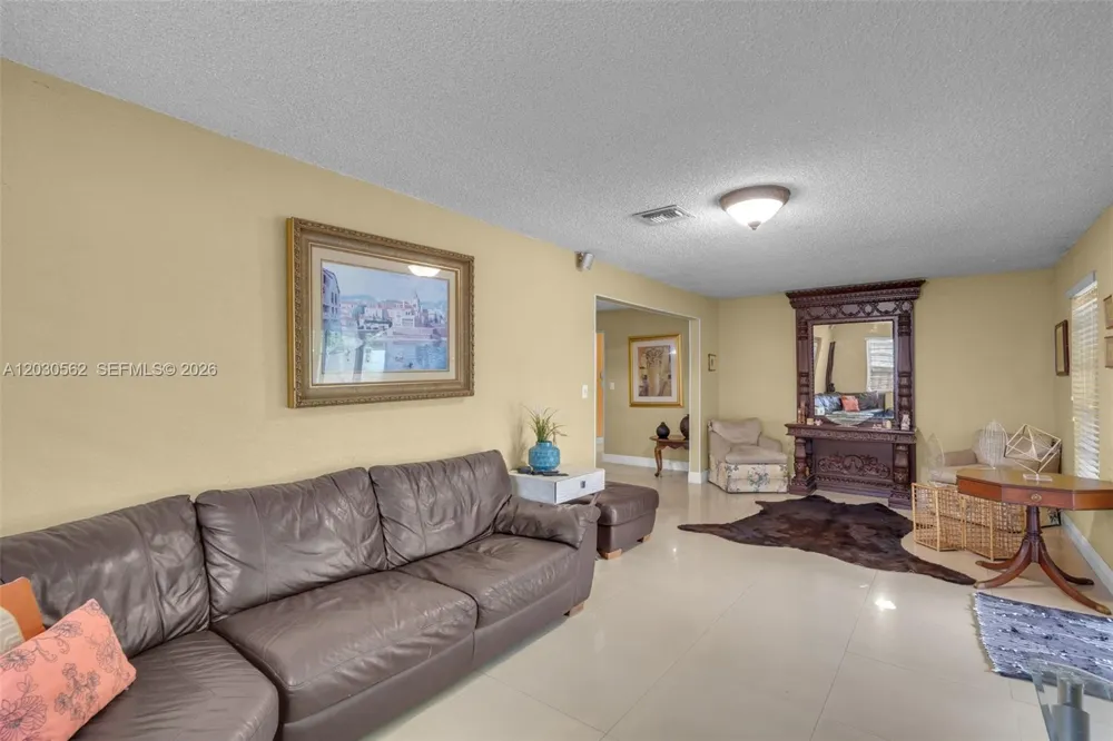 1320 SW 84th Ave Miami, FL 33144