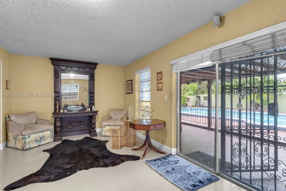 1320 SW 84th Ave Miami, FL 33144