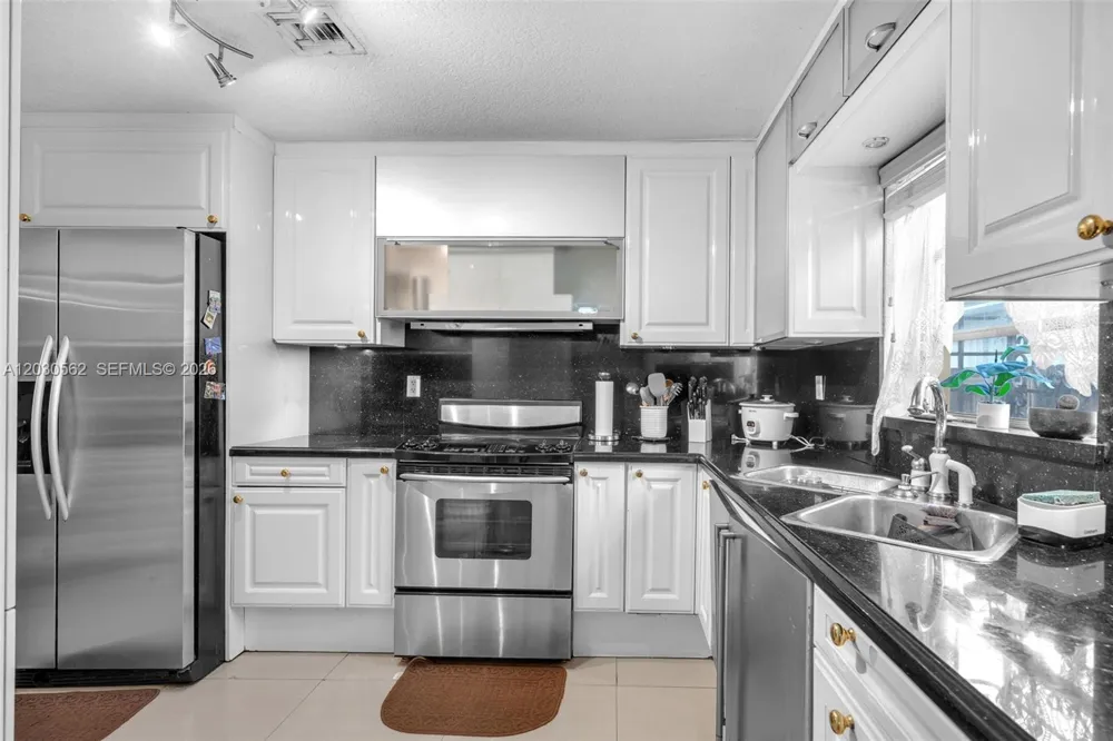 1320 SW 84th Ave Miami, FL 33144