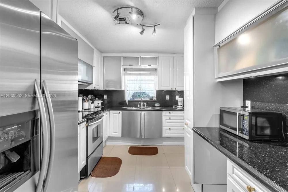 1320 SW 84th Ave Miami, FL 33144
