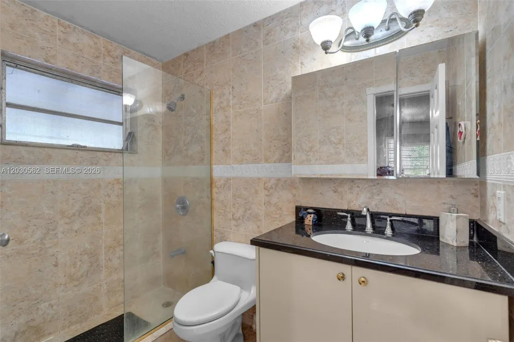 1320 SW 84th Ave Miami, FL 33144