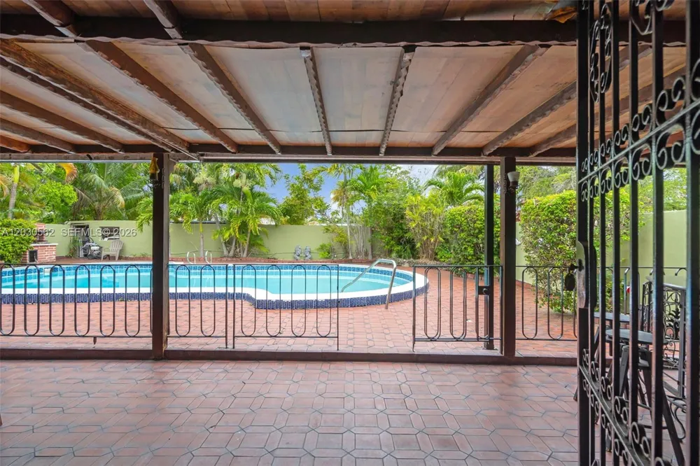 1320 SW 84th Ave Miami, FL 33144