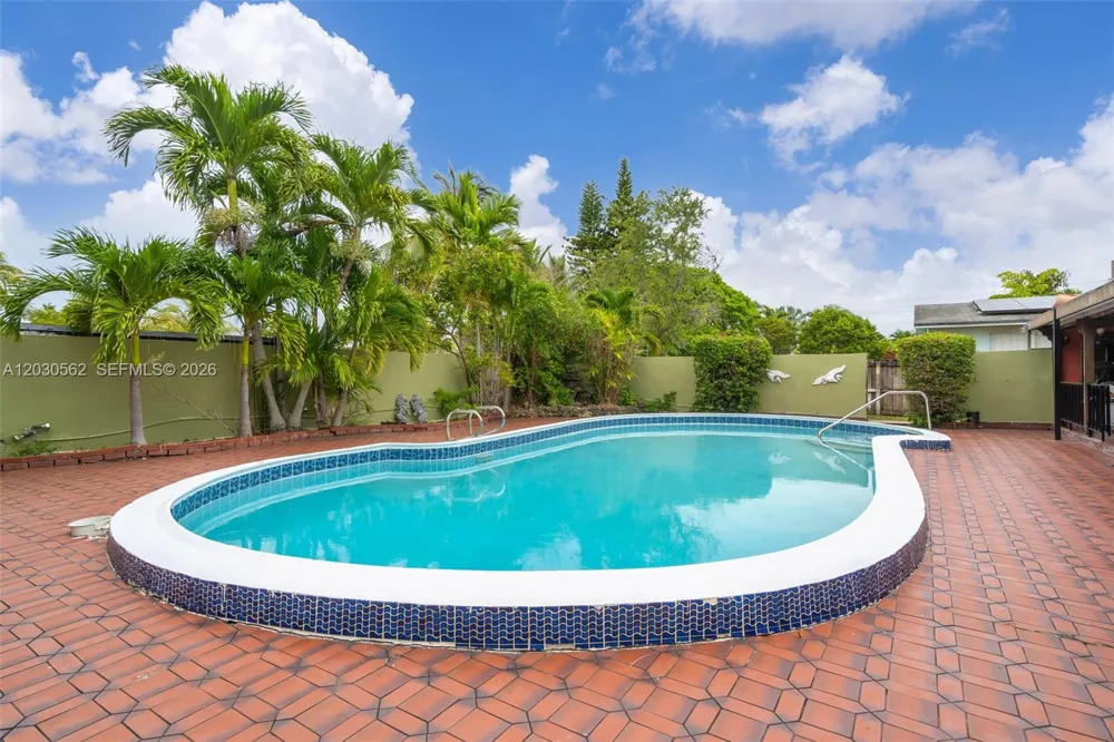 1320 SW 84th Ave Miami, FL 33144