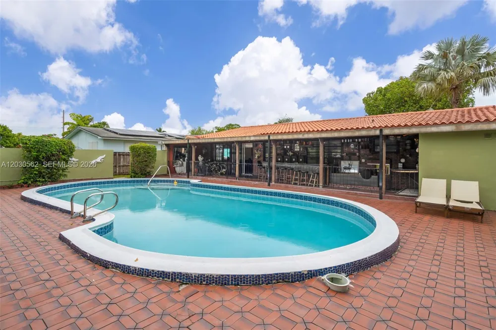 1320 SW 84th Ave Miami, FL 33144