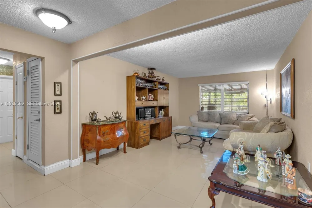 1320 SW 84th Ave Miami, FL 33144