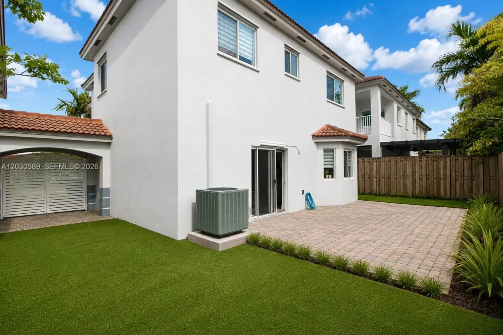 2564 SW 147th Path Miami, FL 33185