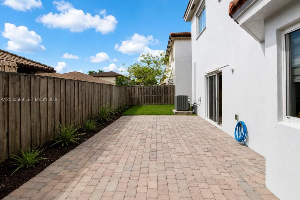 2564 SW 147th Path Miami, FL 33185