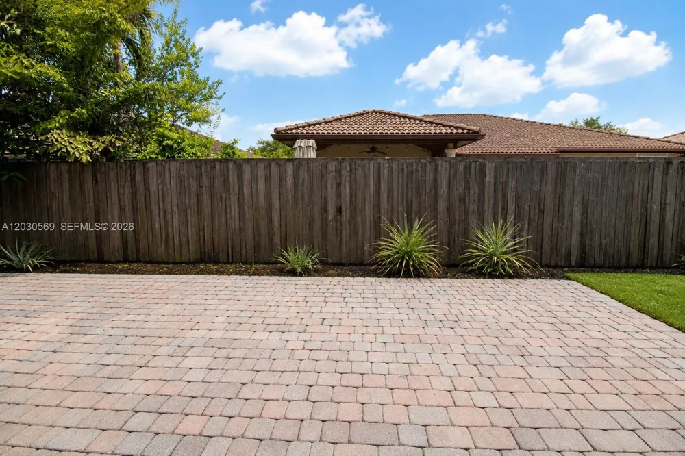 2564 SW 147th Path Miami, FL 33185