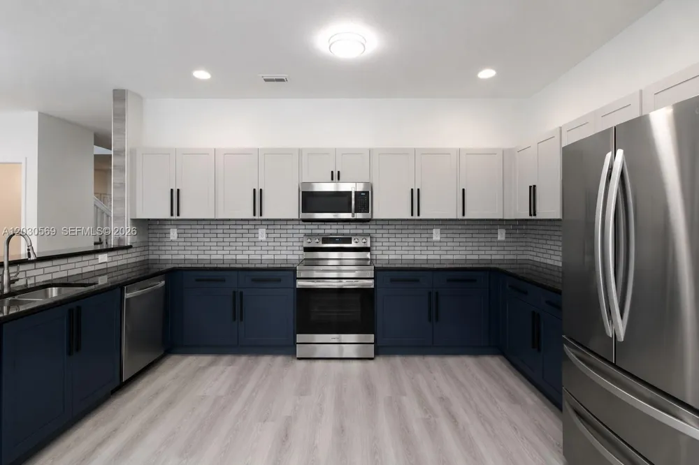 2564 SW 147th Path Miami, FL 33185