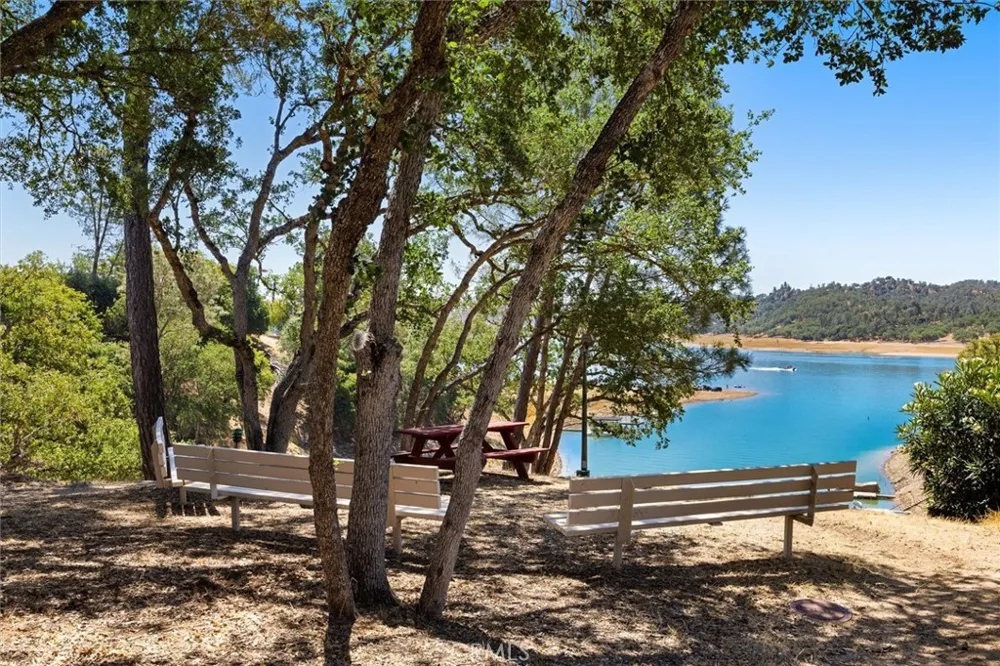 6265 Nacimiento Shores #2 Bradley, CA 93426