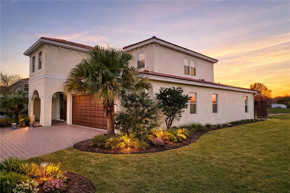 2802 Quiet Water Trail Kissimmee, FL 34744