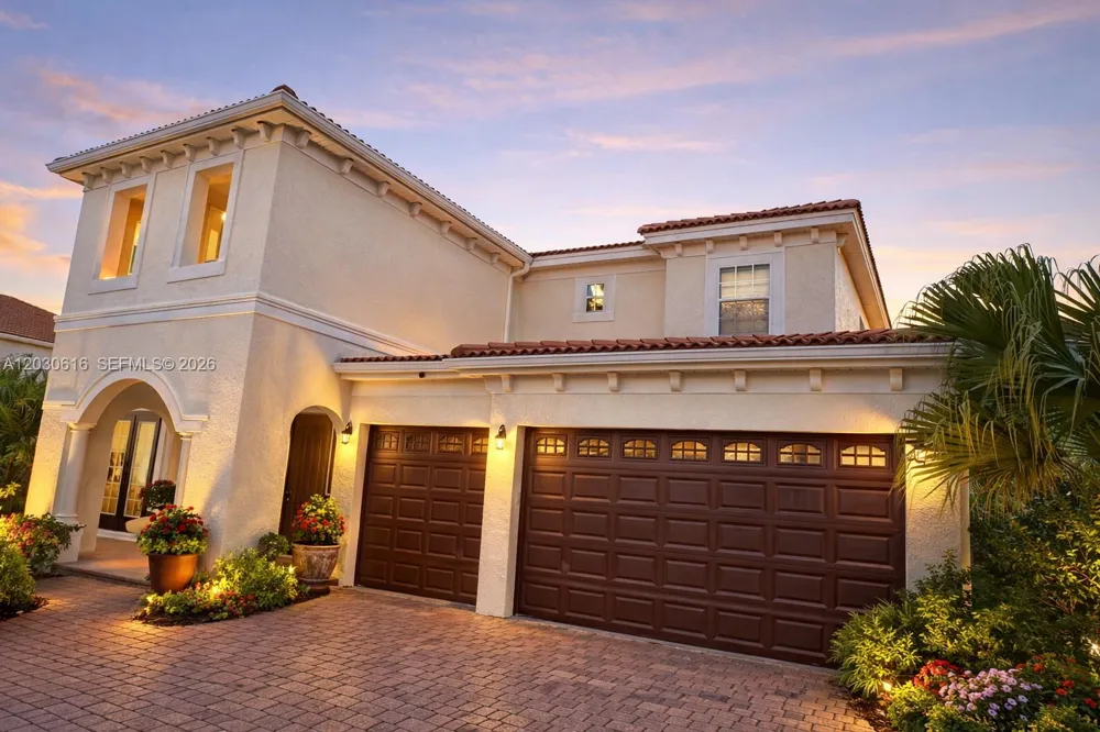 2802 Quiet Water Trail Kissimmee, FL 34744