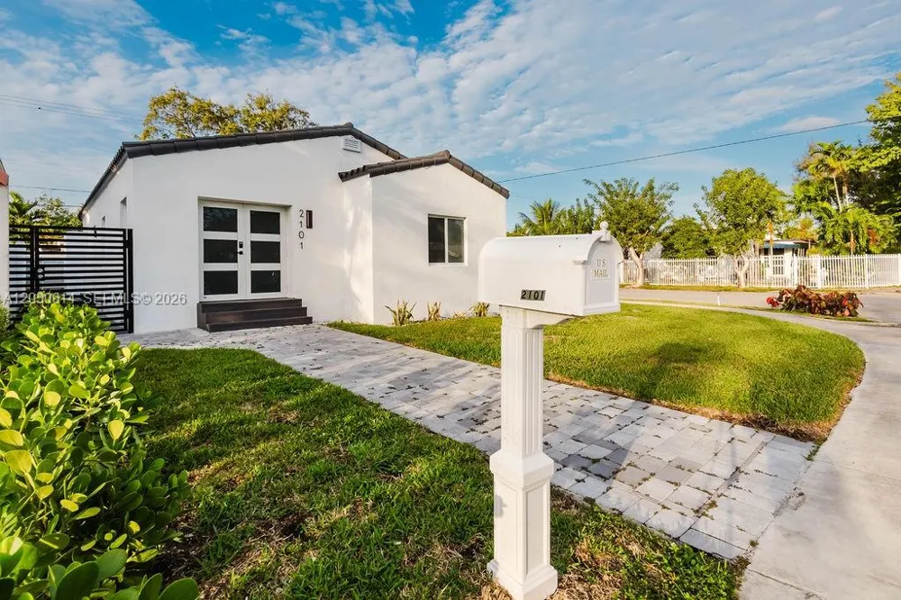 2101 SW 16th Ter