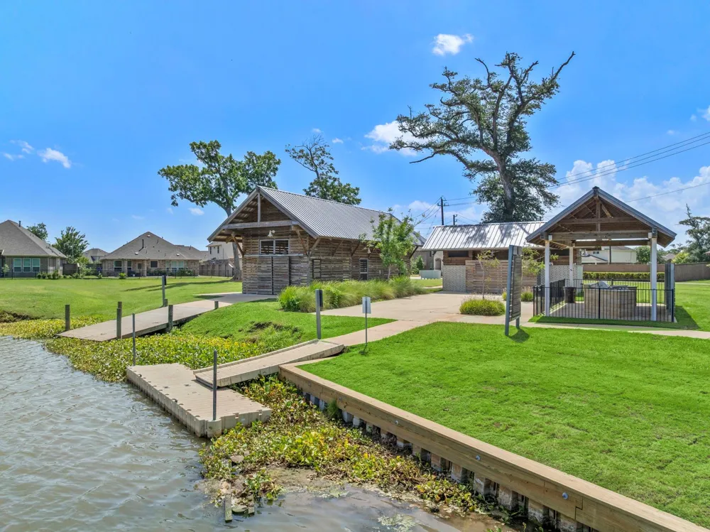 130 Water Grass Trail Clute, TX 77531
