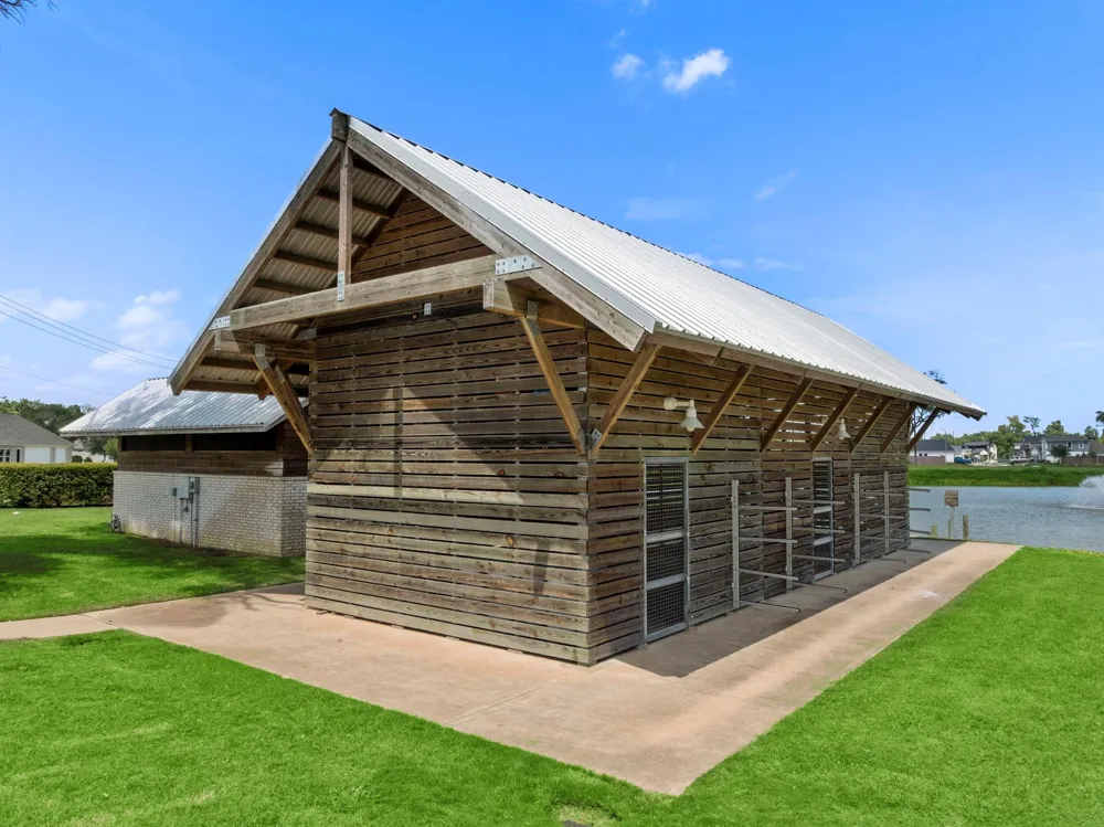 130 Water Grass Trail Clute, TX 77531