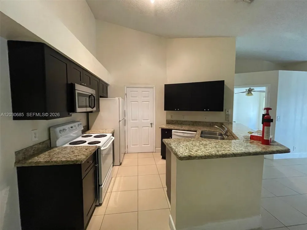 9999 Summerbreeze Dr #915 Sunrise, FL 33322