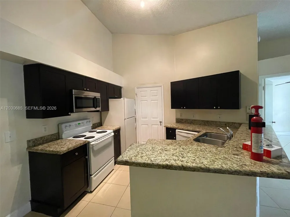 9999 Summerbreeze Dr #915 Sunrise, FL 33322