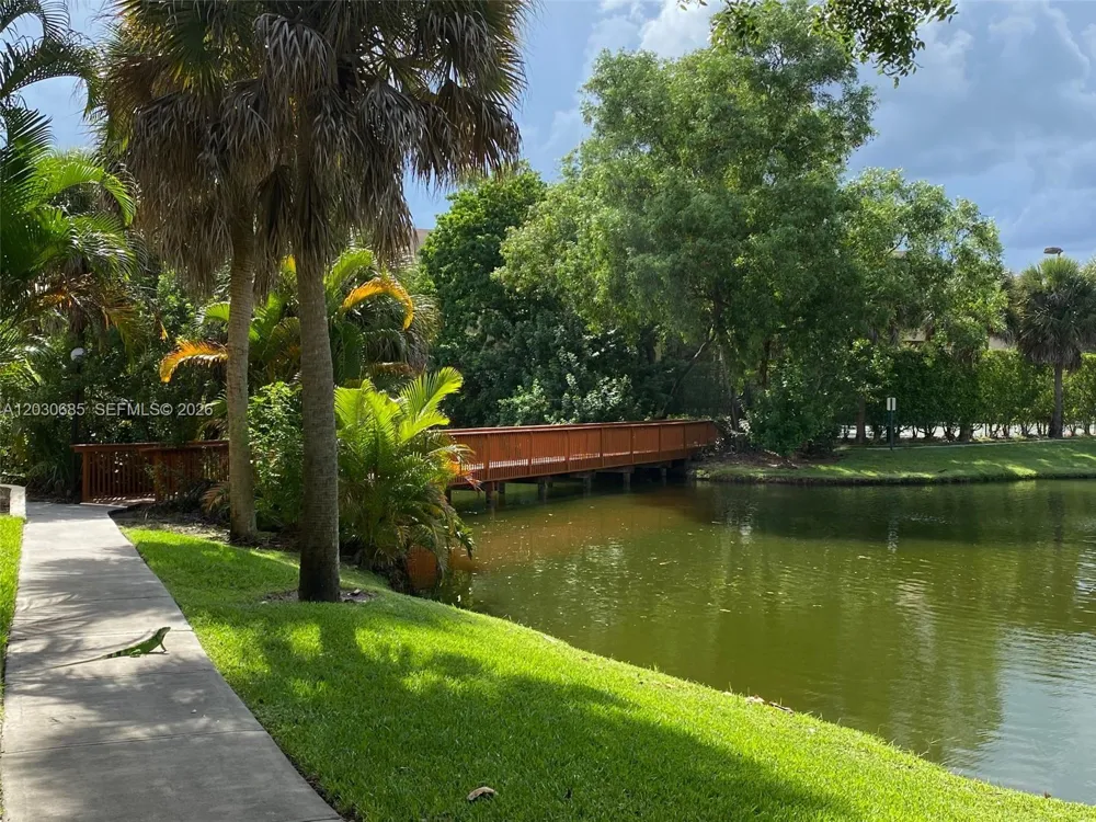 9999 Summerbreeze Dr #915 Sunrise, FL 33322