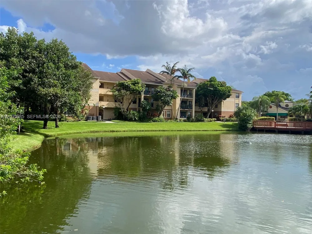 9999 Summerbreeze Dr #915 Sunrise, FL 33322