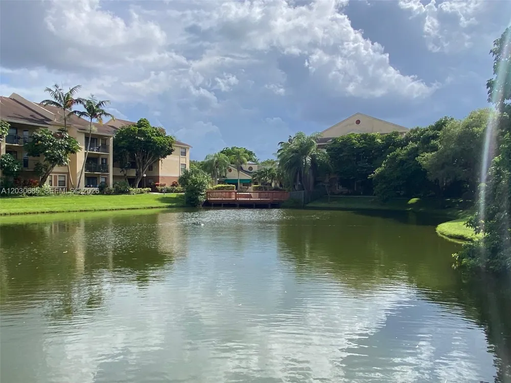 9999 Summerbreeze Dr #915 Sunrise, FL 33322