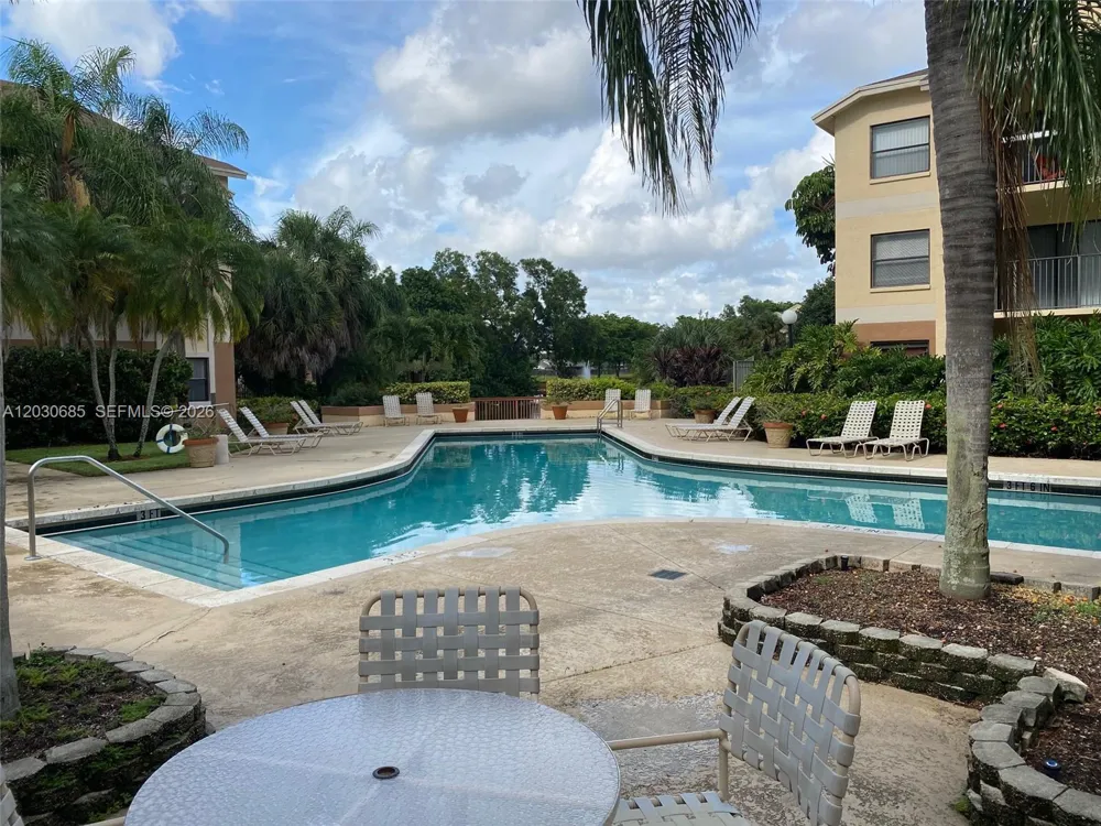 9999 Summerbreeze Dr #915 Sunrise, FL 33322