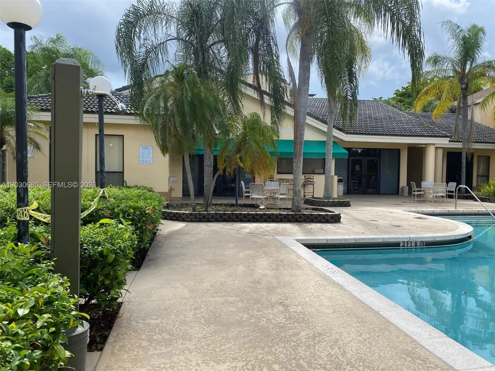 9999 Summerbreeze Dr #915 Sunrise, FL 33322
