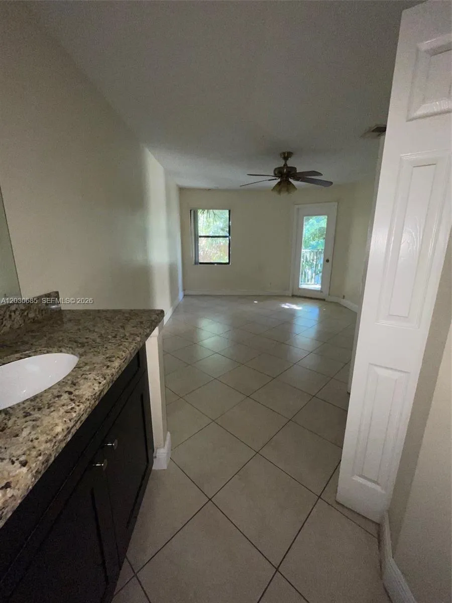 9999 Summerbreeze Dr #915 Sunrise, FL 33322