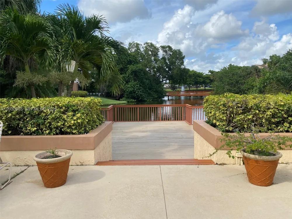 9999 Summerbreeze Dr #915 Sunrise, FL 33322