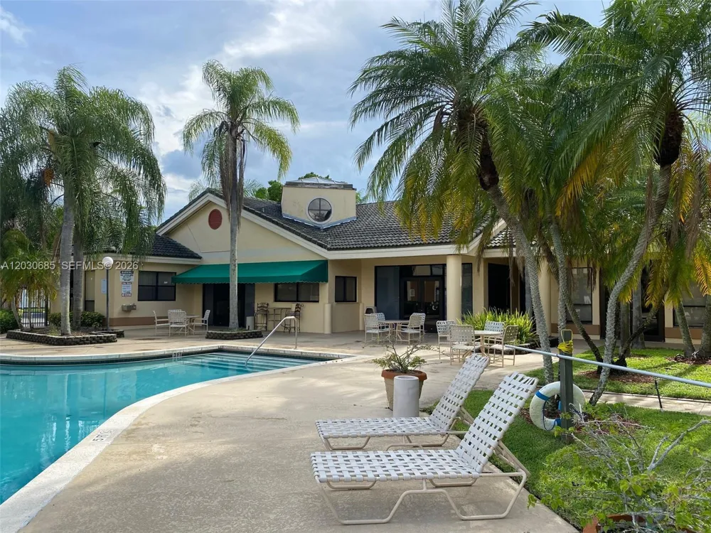 9999 Summerbreeze Dr #915 Sunrise, FL 33322