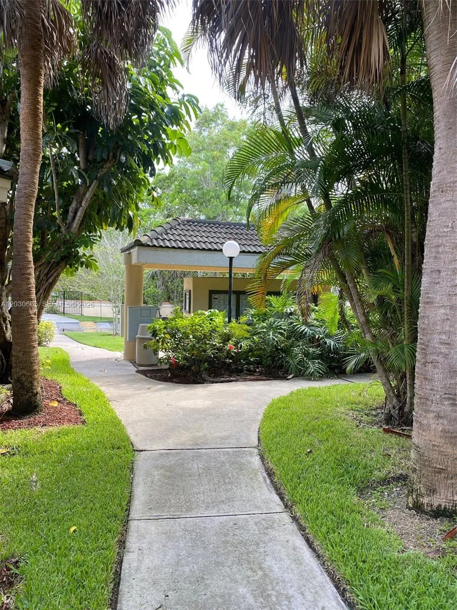 9999 Summerbreeze Dr #915 Sunrise, FL 33322