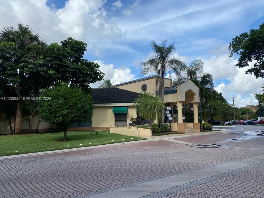 9999 Summerbreeze Dr #915 Sunrise, FL 33322