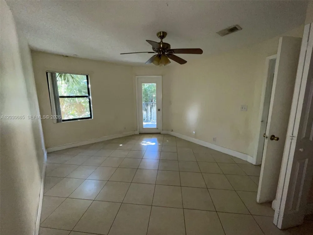 9999 Summerbreeze Dr #915 Sunrise, FL 33322