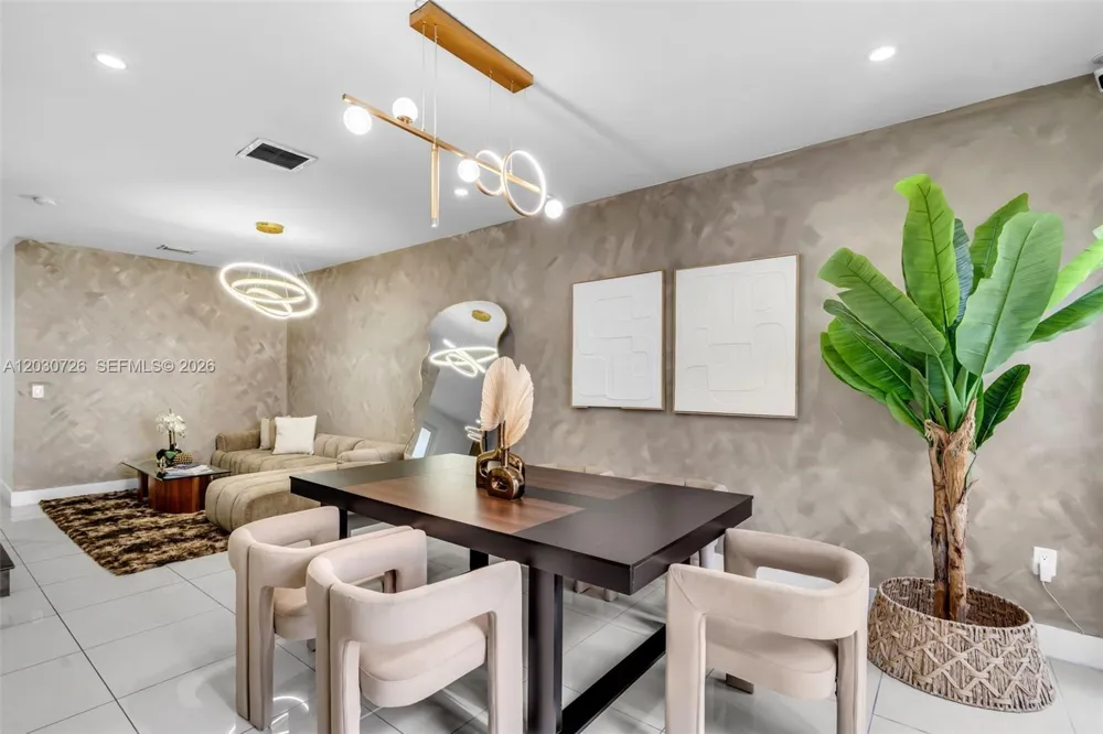 10545 NW 63rd Ter Doral, FL 33178