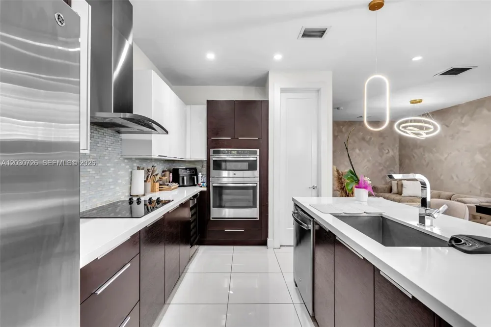 10545 NW 63rd Ter Doral, FL 33178