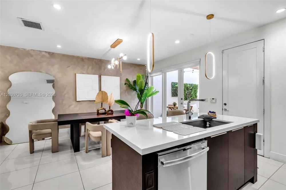 10545 NW 63rd Ter Doral, FL 33178