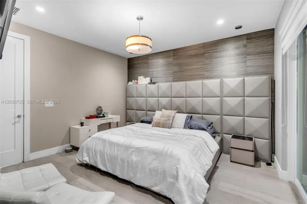 10545 NW 63rd Ter Doral, FL 33178