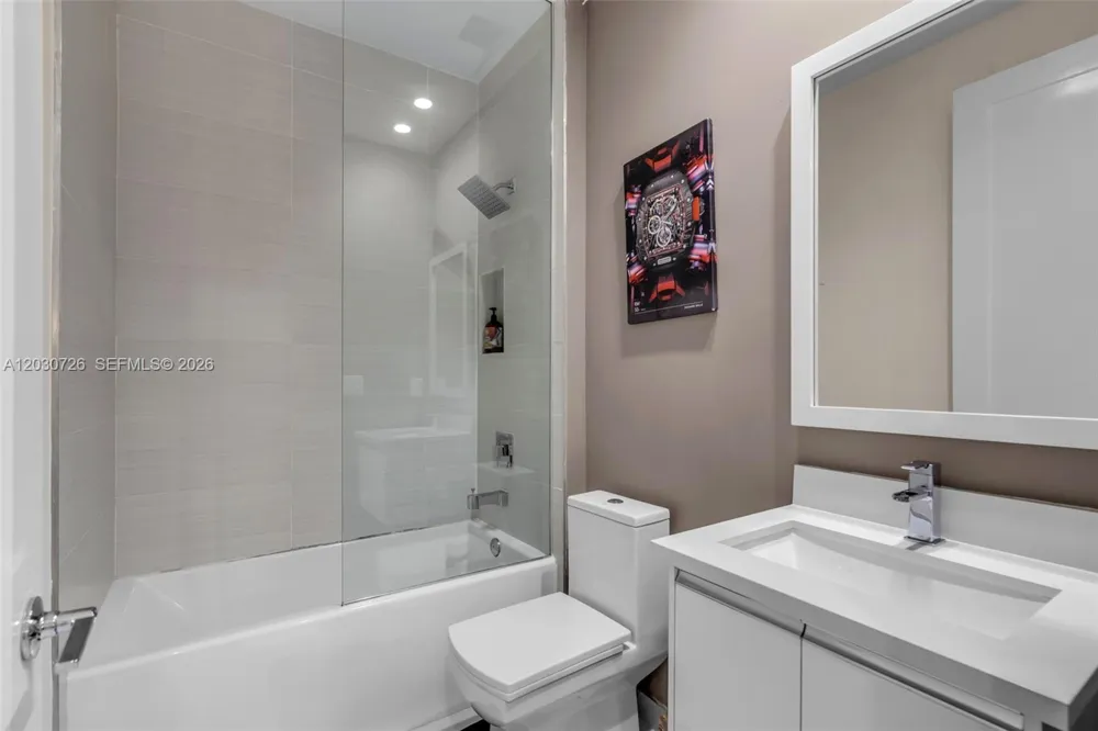 10545 NW 63rd Ter Doral, FL 33178