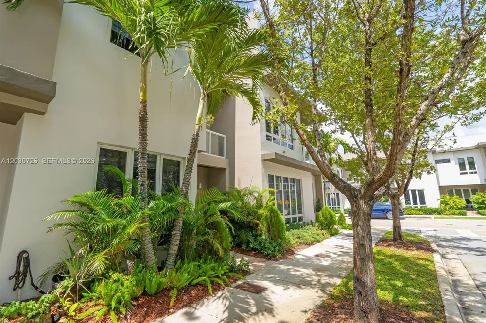 10545 NW 63rd Ter Doral, FL 33178