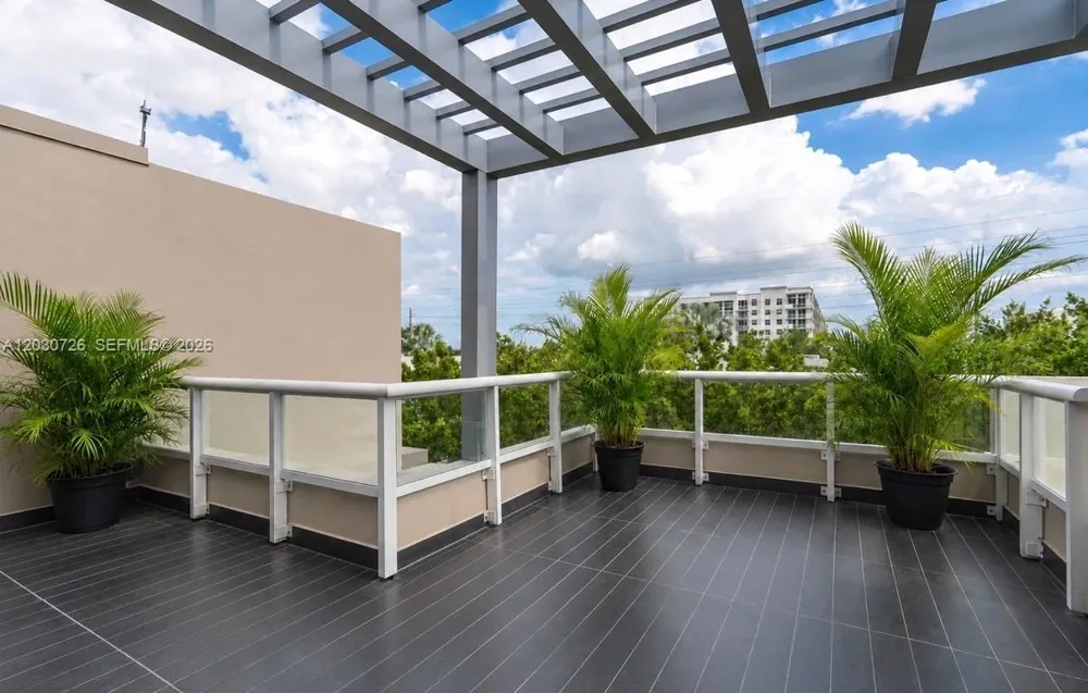 10545 NW 63rd Ter Doral, FL 33178