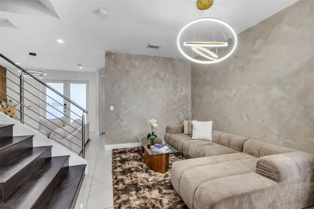 10545 NW 63rd Ter Doral, FL 33178