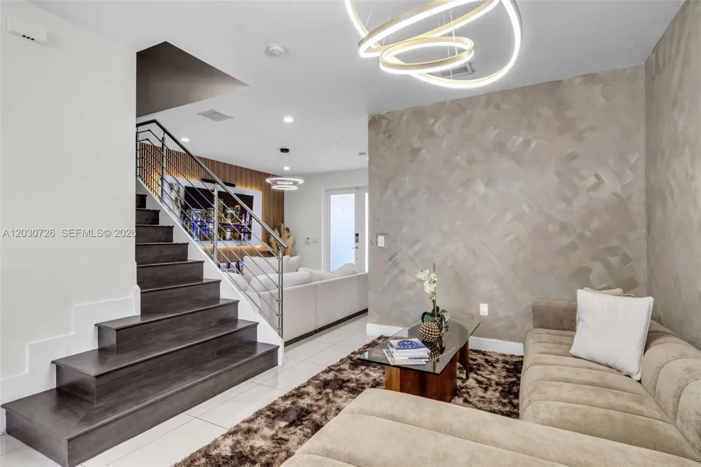 10545 NW 63rd Ter Doral, FL 33178