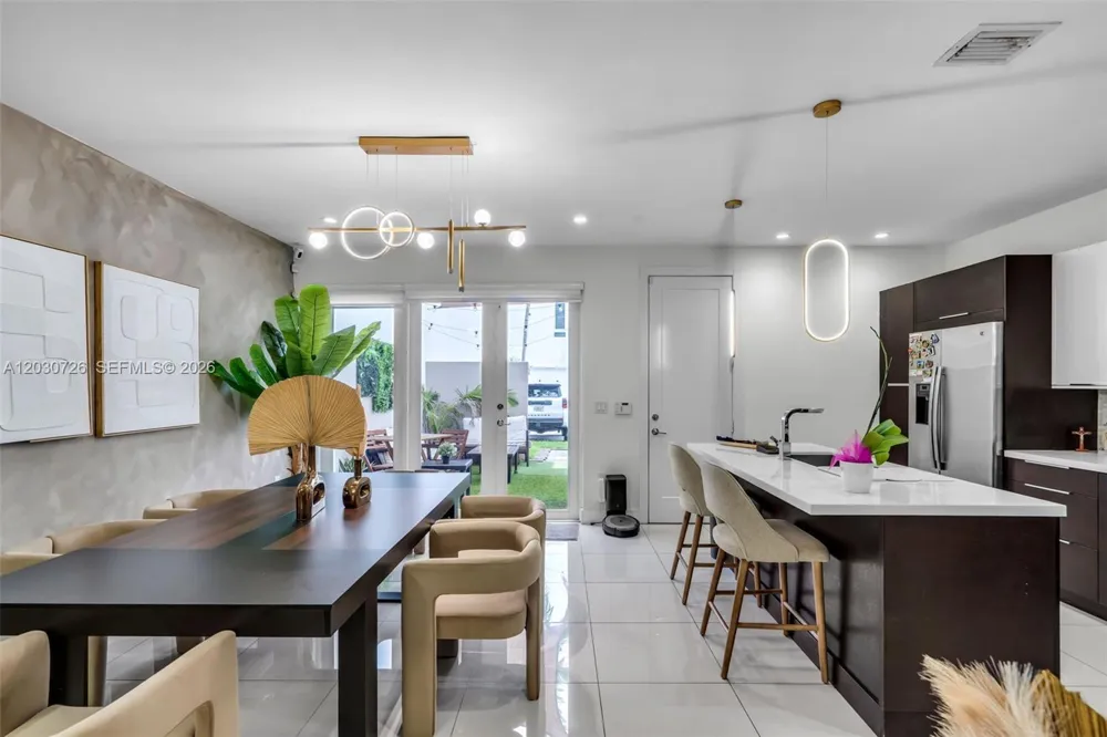 10545 NW 63rd Ter Doral, FL 33178
