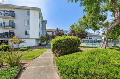 960 Shorepoint Ct #120