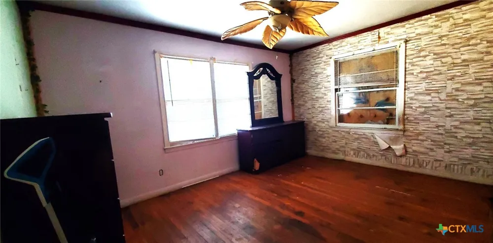 112 College Avenue Oglesby, TX 76561